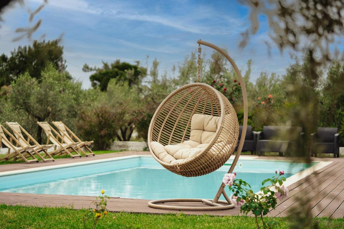 Kalisun Pool House by Georgalas - Housity