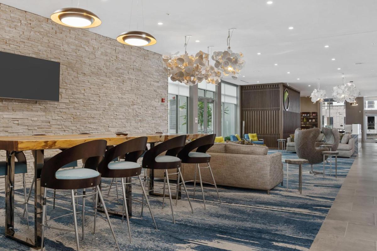 Element Hampton Peninsula Town Center - Housity