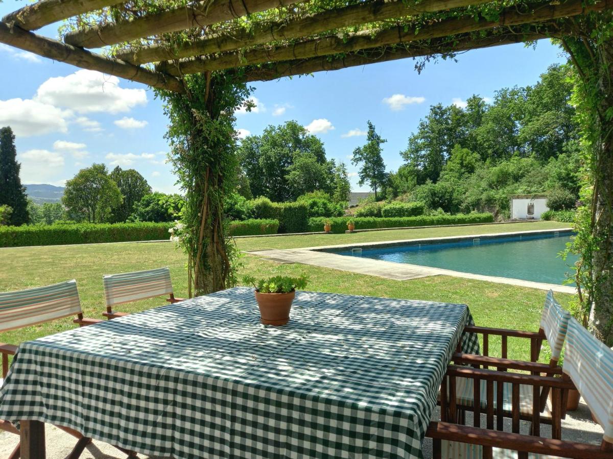 Pinheiros Farm House - Housity