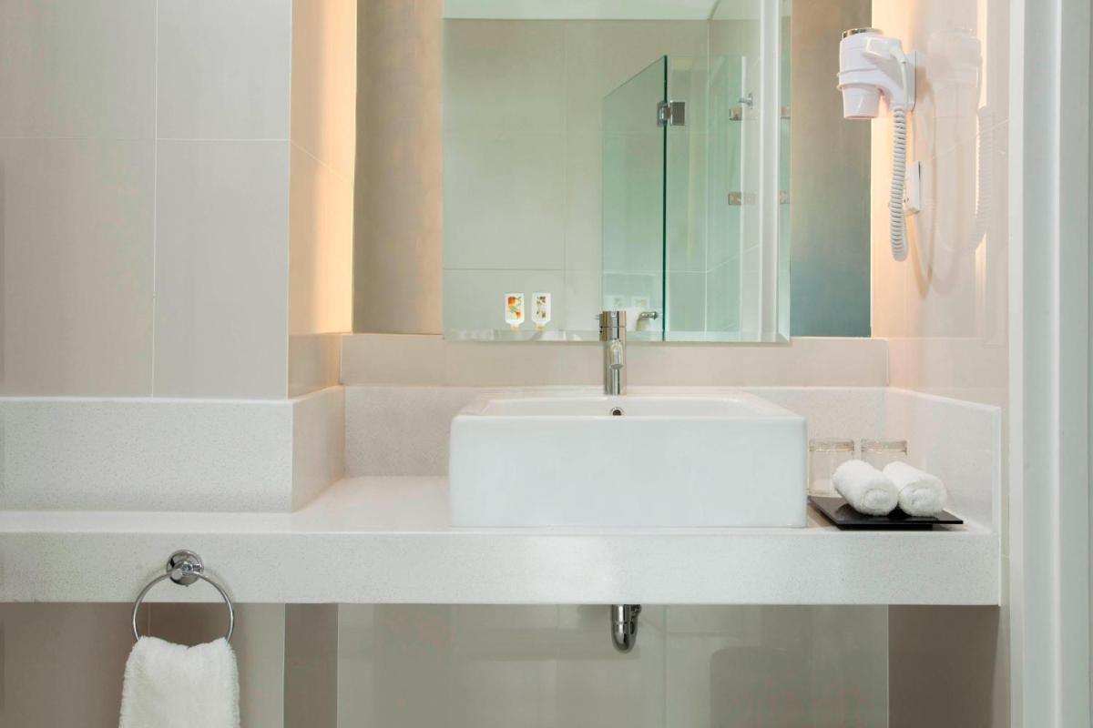 Fairfield by Marriott Surabaya - Housity