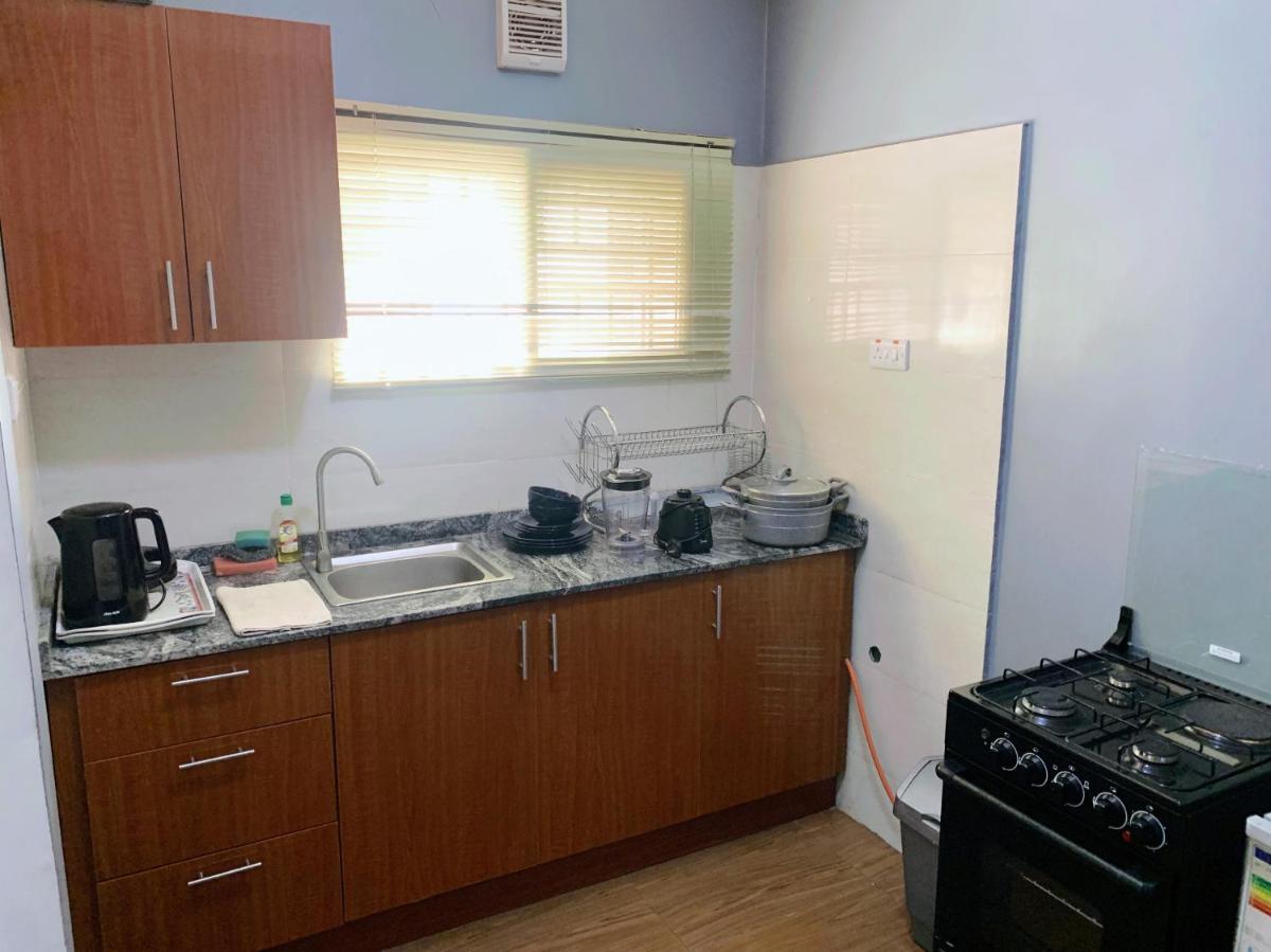Cozy 1 bedroom Apt with Wifi, Security, serene estate - Housity