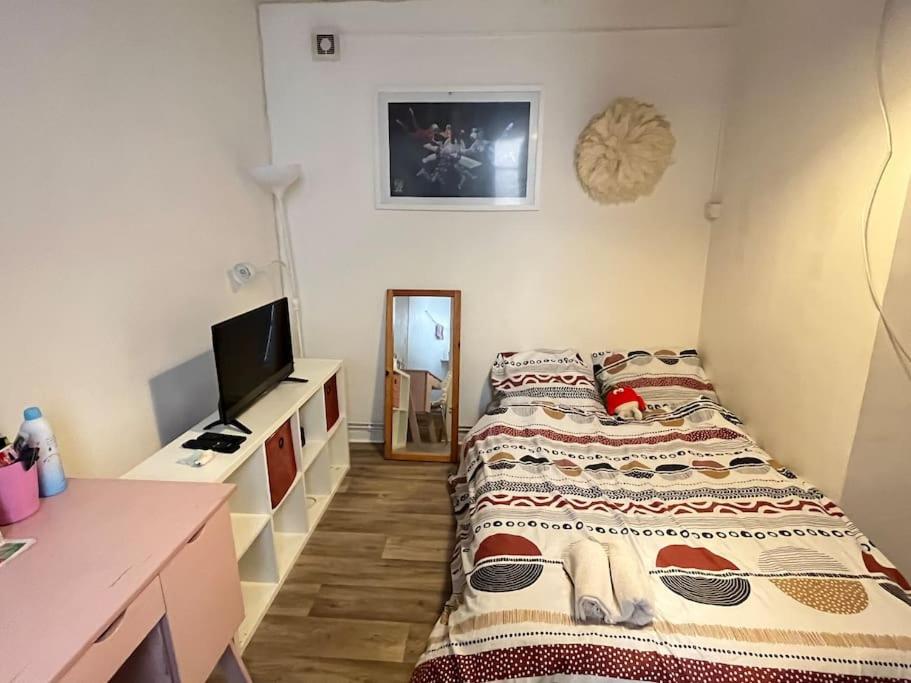 Studio Calme Paris Chateau de Versailles - Housity
