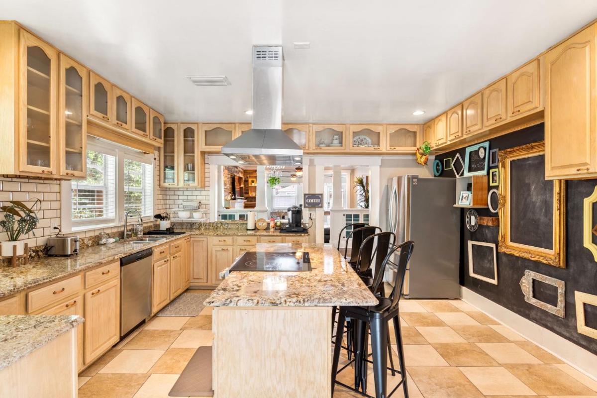 FOUR Different Options at ONE Great Location-- 1 - Spacious 3 bed 2 bath House OR 2- 2nd Floor 2 bed 1 bath Guesthouse OR 3- 1st Floor studio OR 3- A TINY HOME RV - Housity