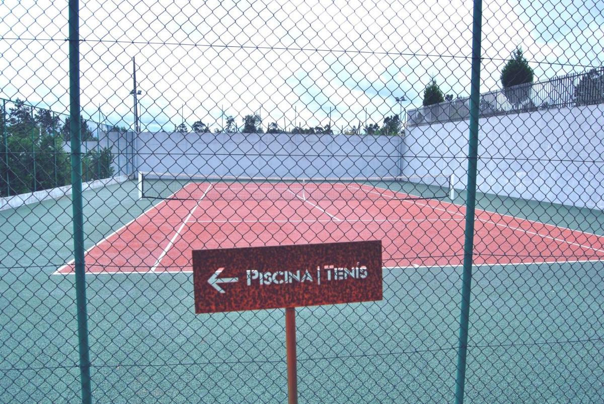 Comodidades para jogar ténis e squash em Hotel Quinta da Cruz & SPA ou nas proximidades