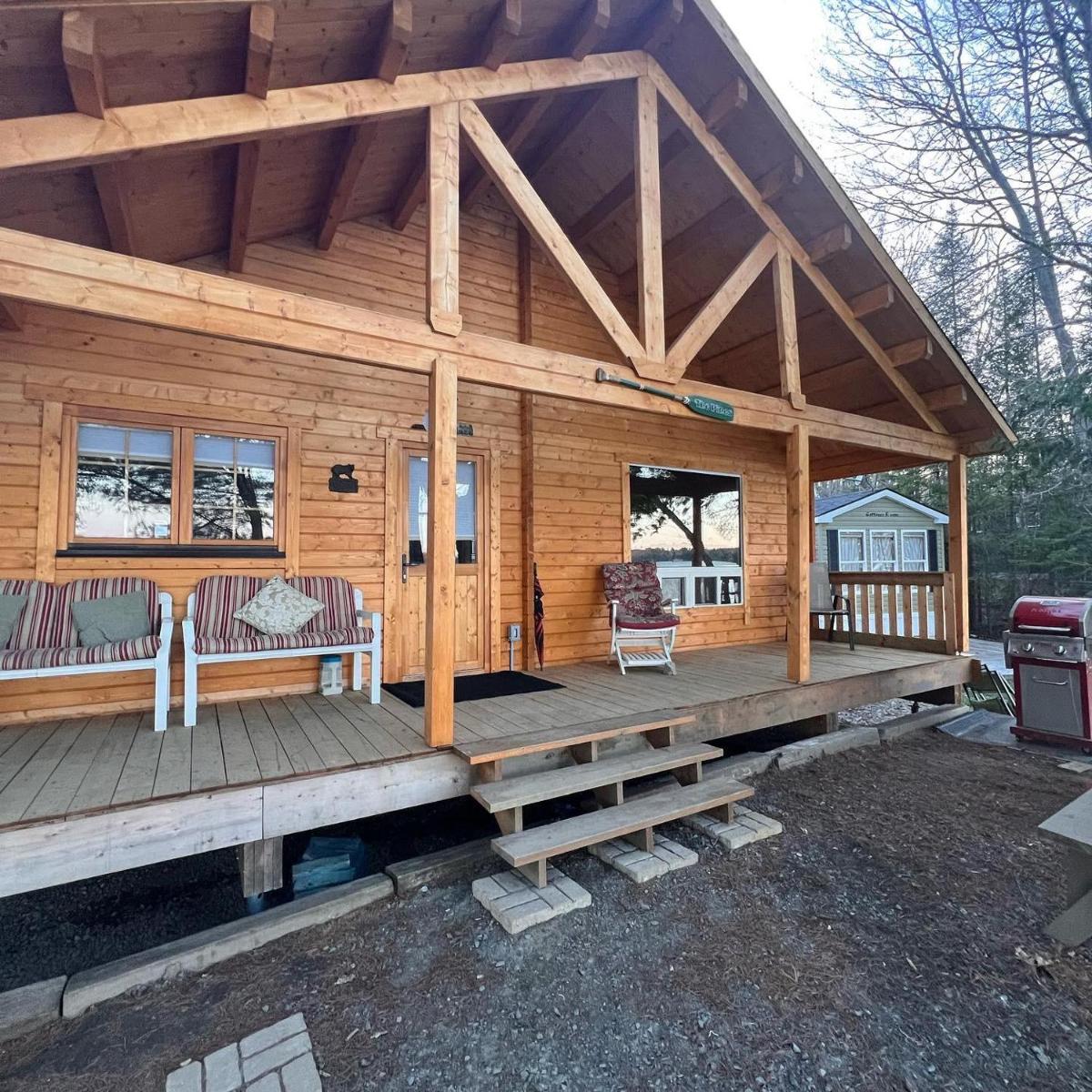 3 Bedroom Point Cottage On Muskoka Shores - Housity