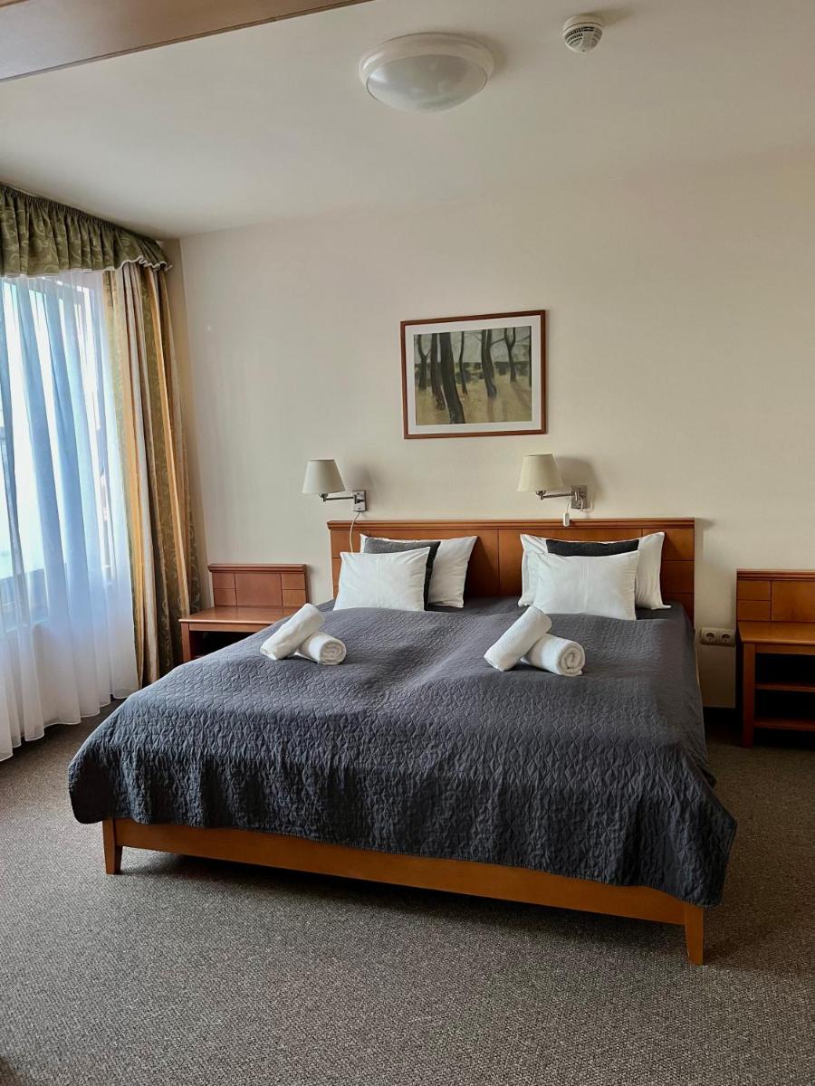 Suitetrails - Hotel Estella Superior