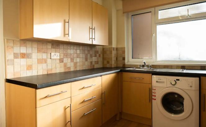 London Retreat: Double Bedroom in Trendy Battersea - Housity
