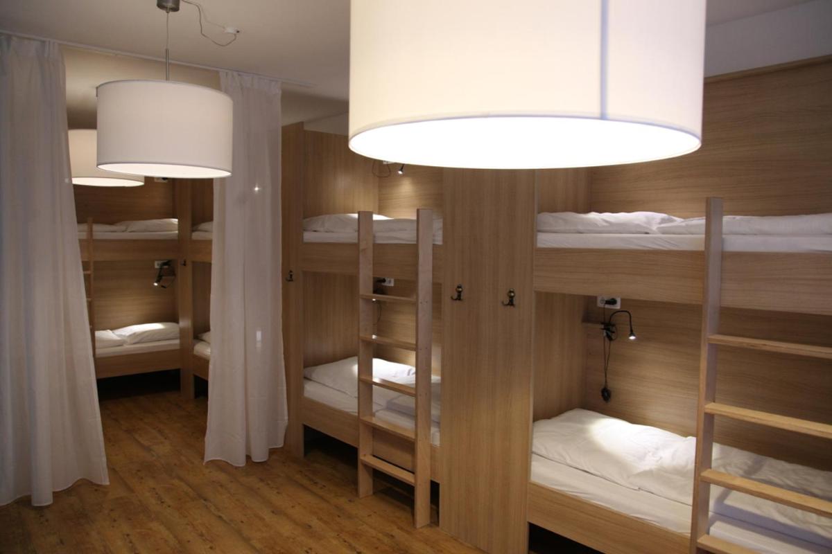 Old Kings Design Hostel - Housity