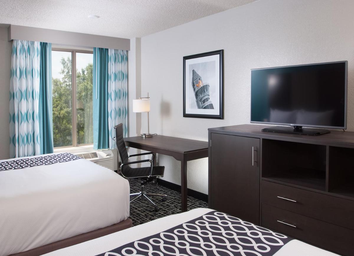 La Quinta by Wyndham Atlanta Airport North - Housity