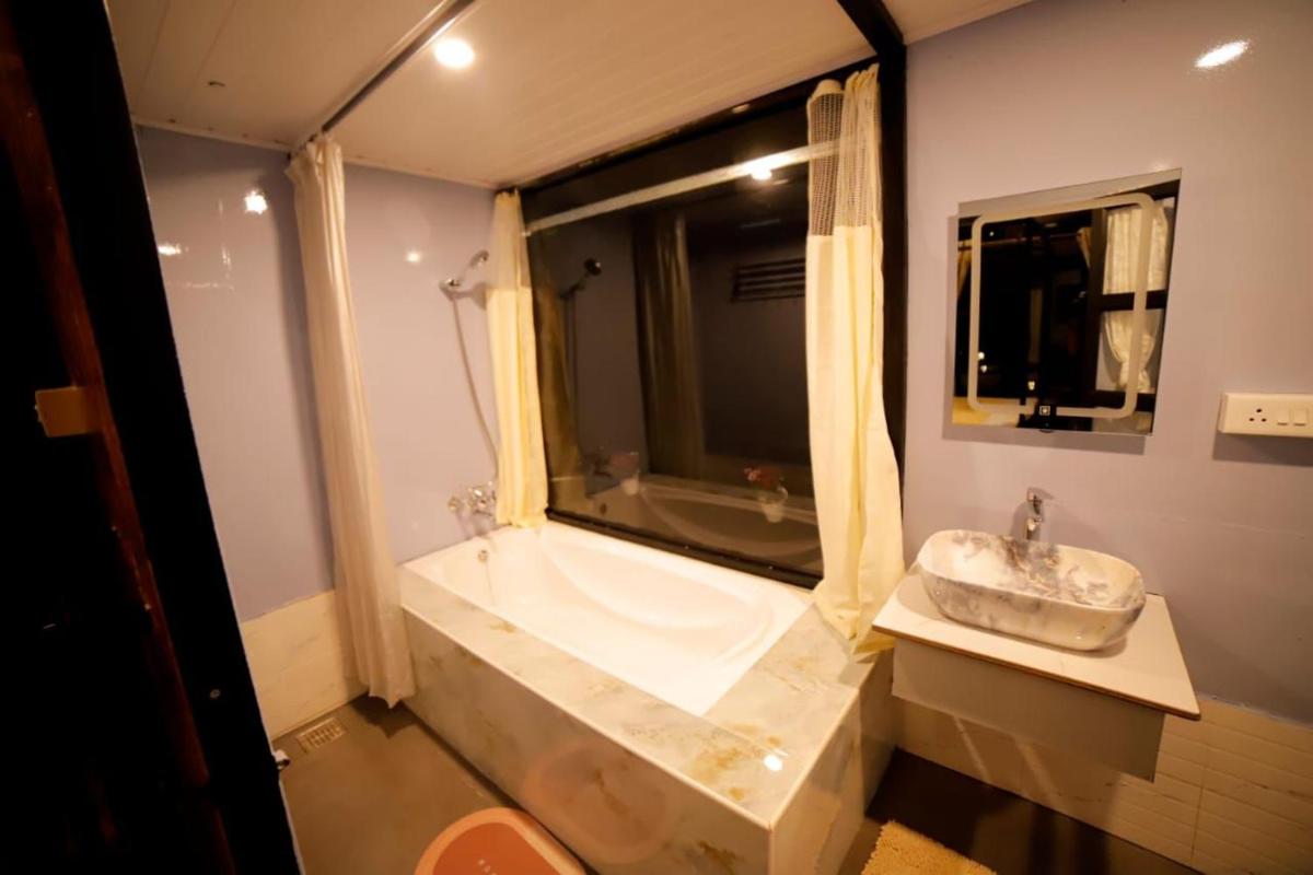 Chalets Honeymoon Cottage - Housity
