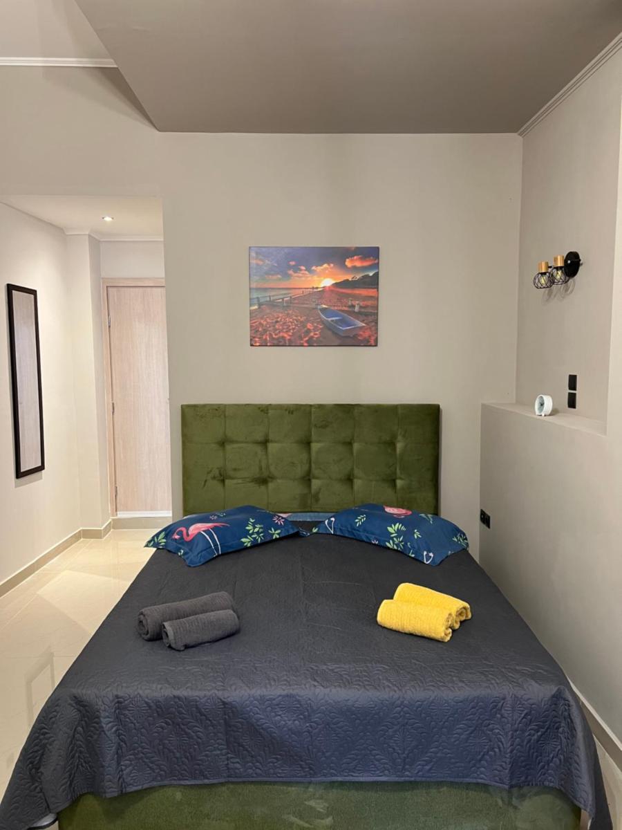 John's apartment's near Athens Airport!! - Housity