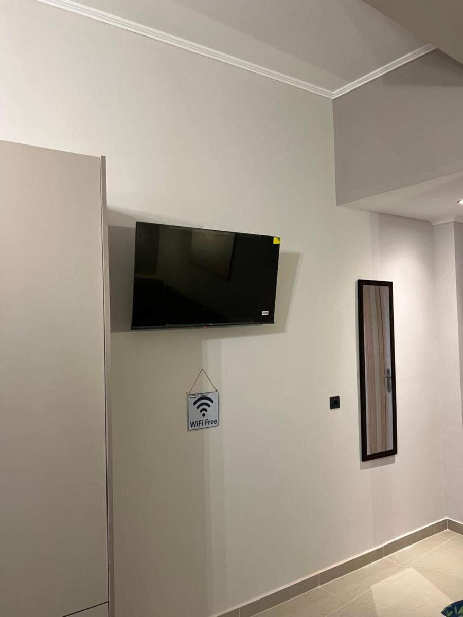 John's apartment's near Athens Airport!! - Housity
