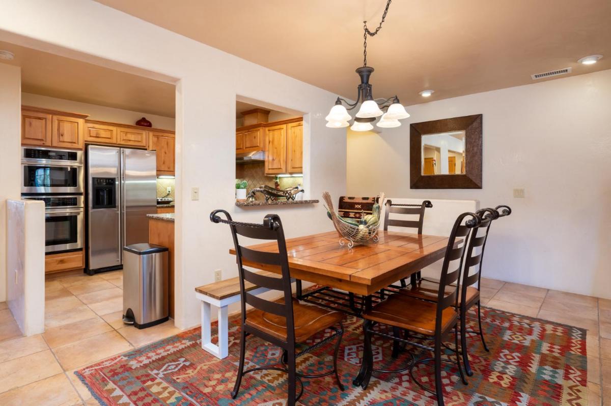 El Corazon 12, Luxury 2 BRs, Sleeps 5 - Housity