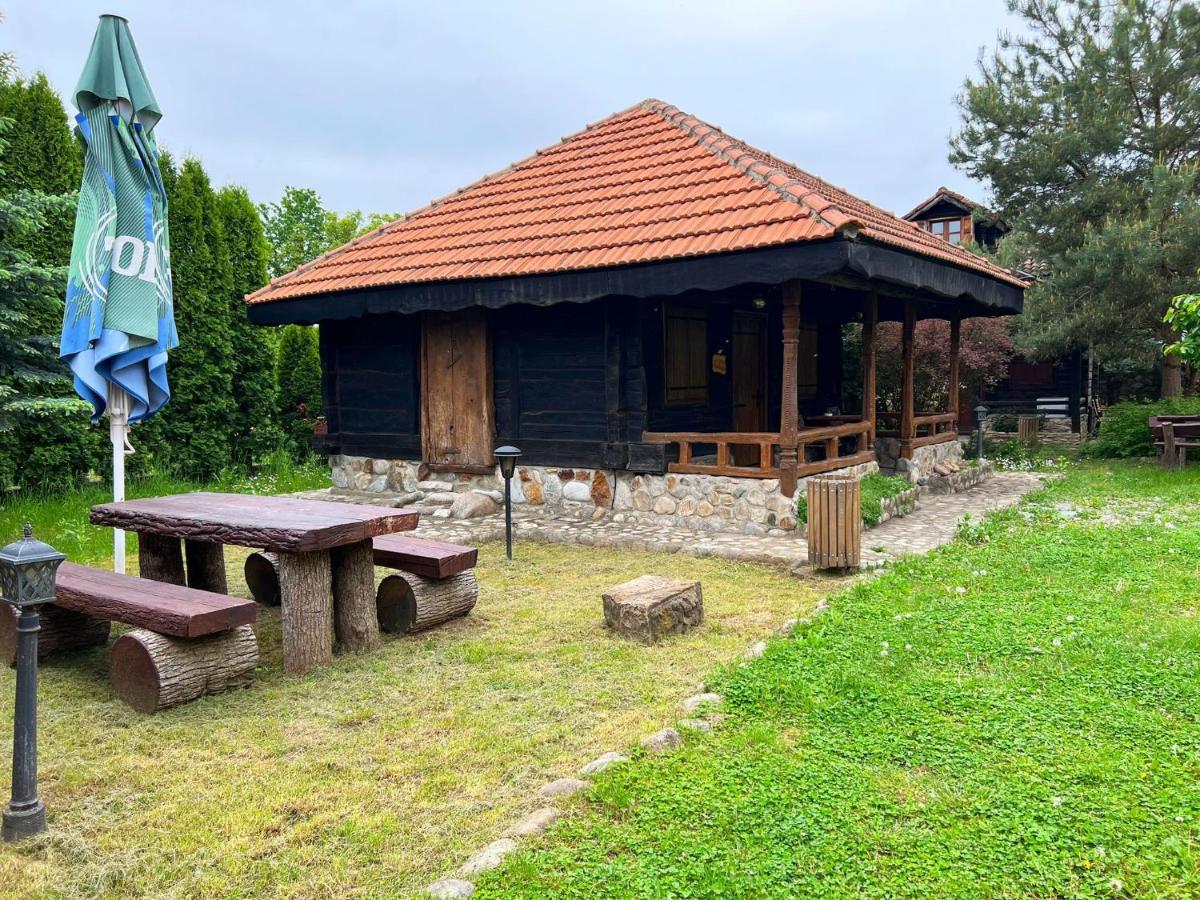Satul Traditional - Housity