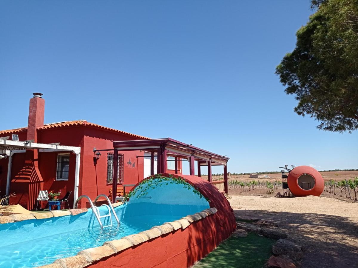Casita de campo con vistas a una laguna - Housity