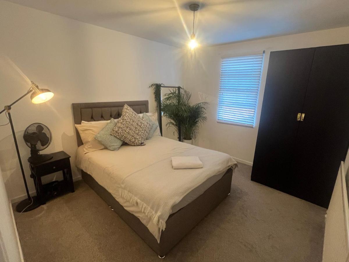 Warwick Town Centre Property - Housity