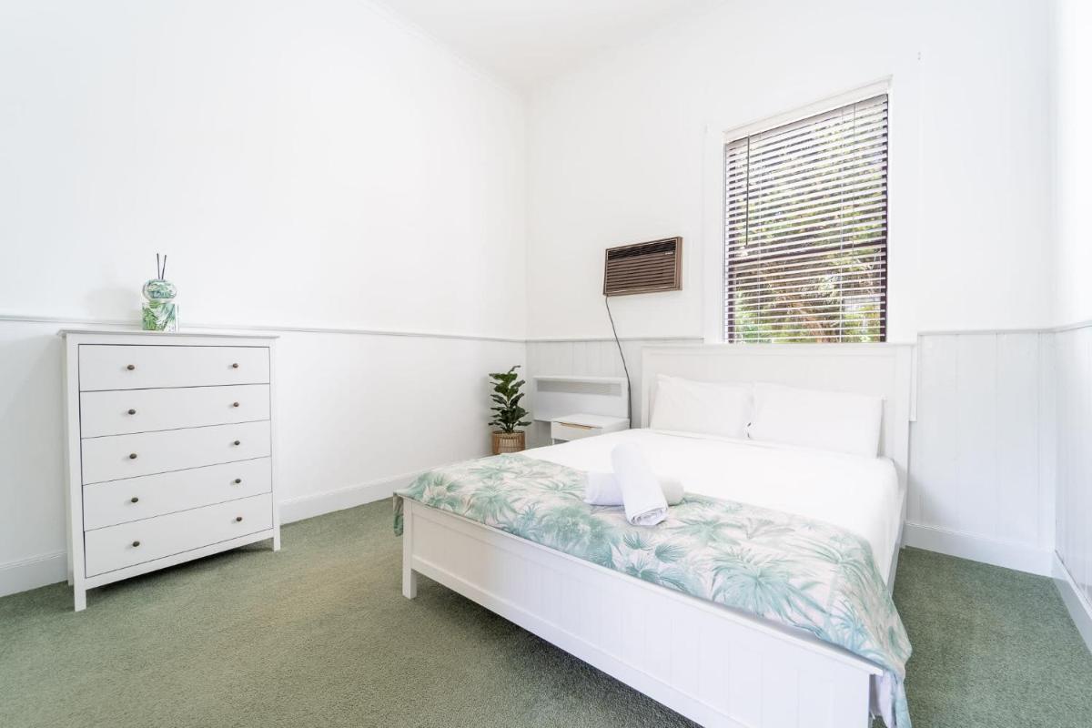 Cottage on MacKenzie - Housity