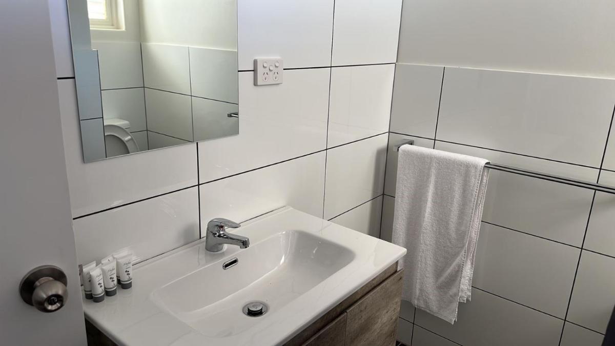 OUYEN MOTEL - Housity