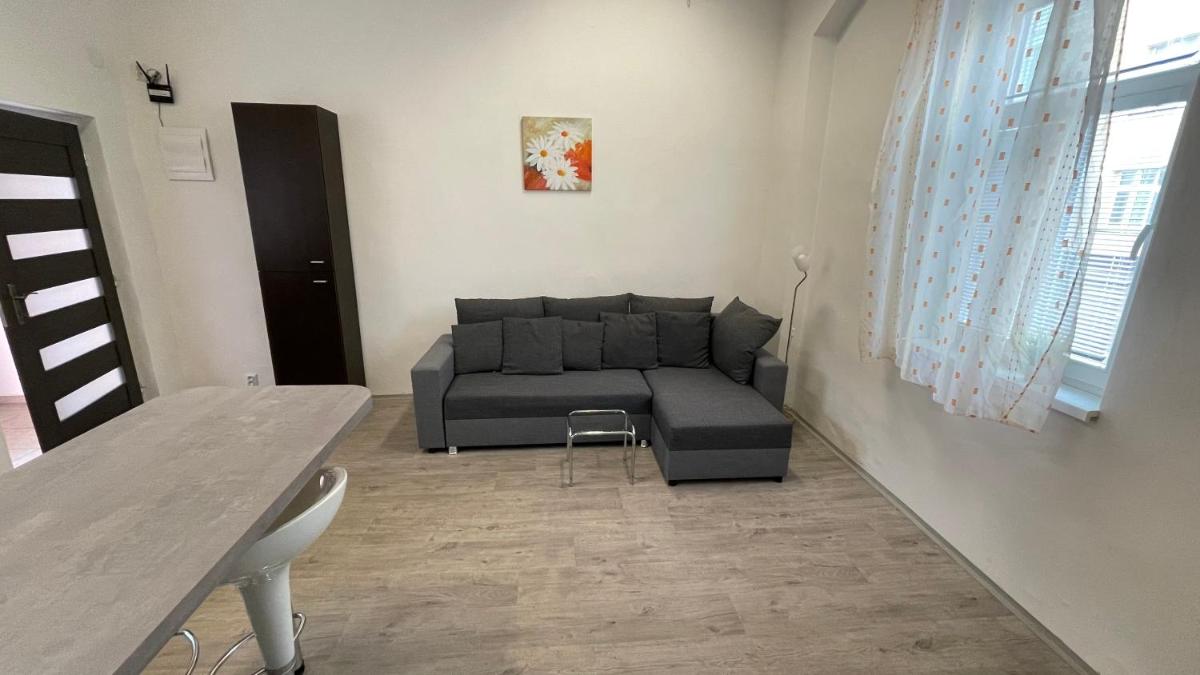U Bývalé Pošty - Housity