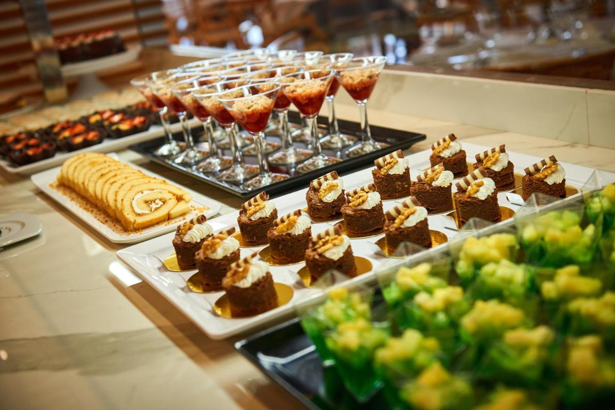 Comida en o cerca de este hotel