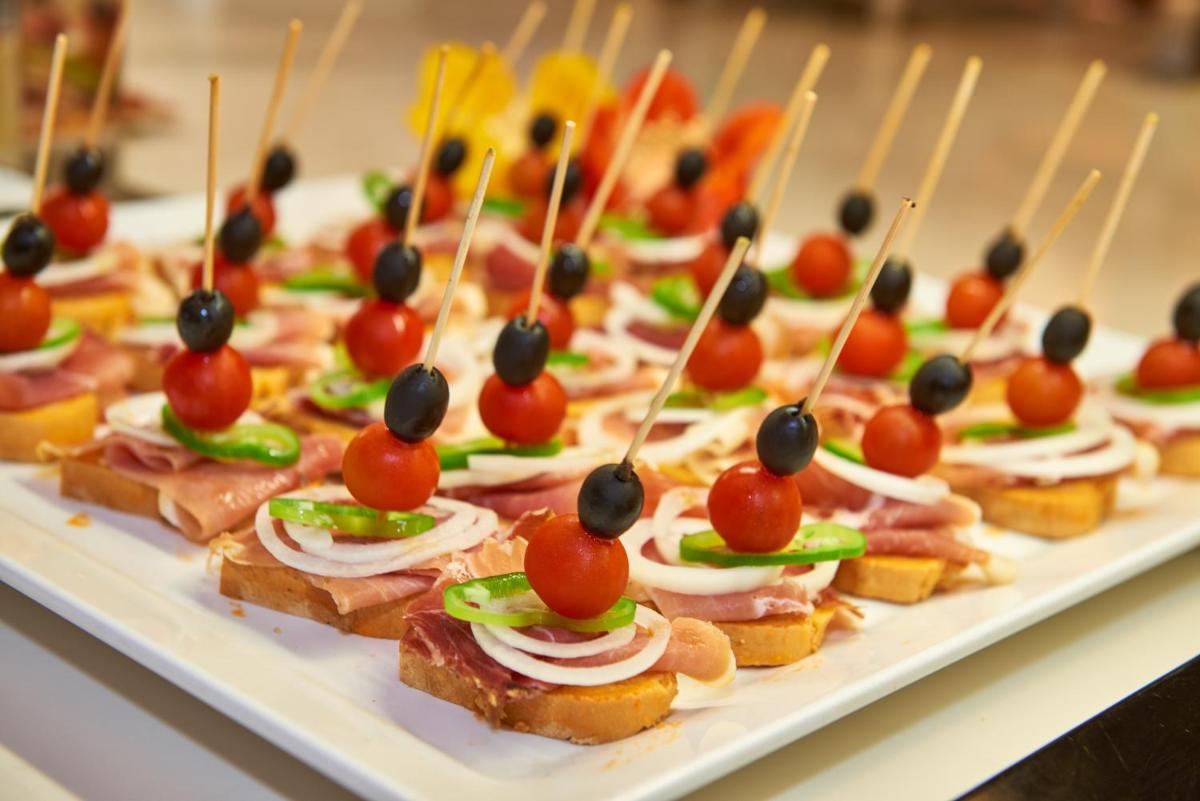 Comida en o cerca de este hotel