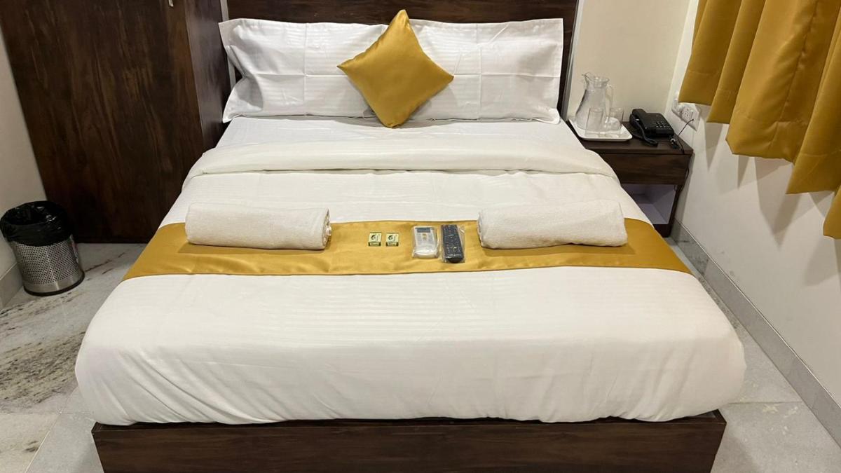Suitetrails - Hotel Plaza Rooms - Prabhadevi Dadar