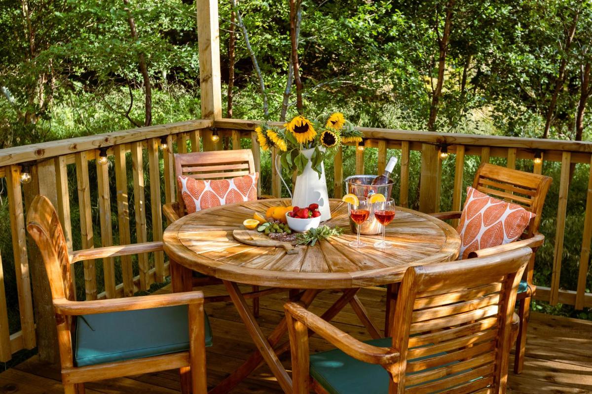 Yurtshire Eavestone Lake - Birch Yurt - Housity