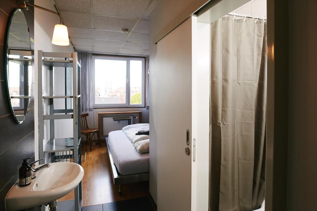 Sleep Station Hostel - Housity