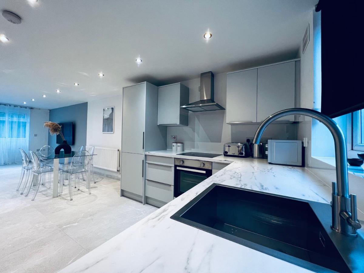 Birmingham Modern & Stylish 3 Bedroom House - Housity