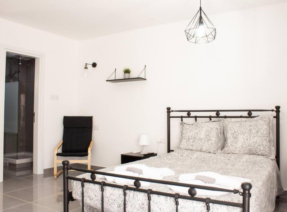 Suitetrails - Spacious studio - short walk from Nissi beach!