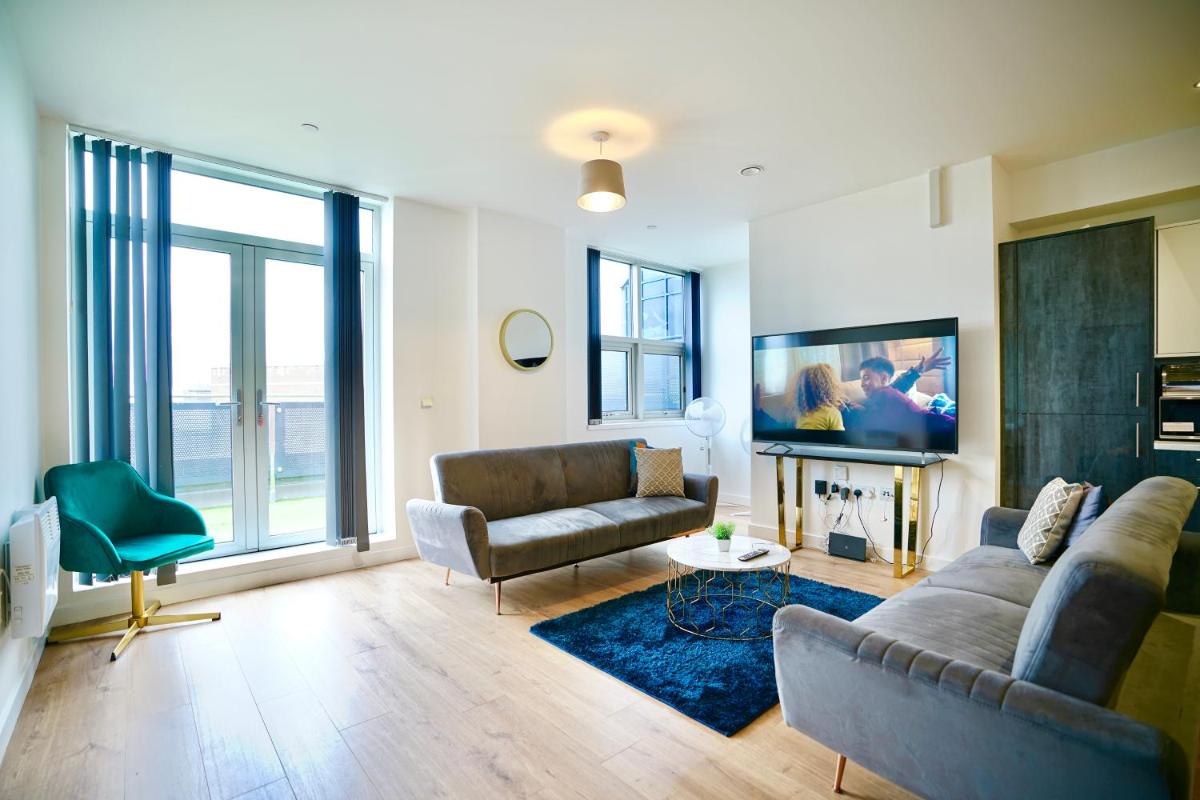 Large Balcony Apartment with City View by DH ApartHotels - Housity