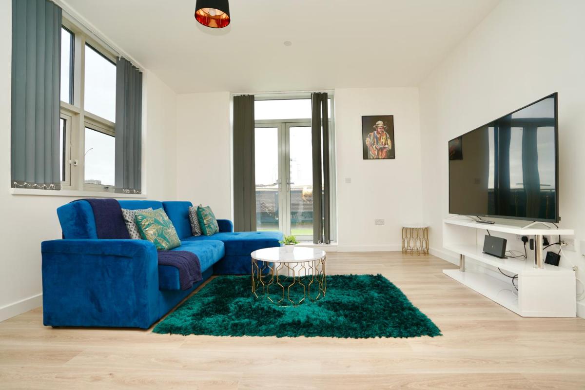 Large Balcony Apartment with City View by DH ApartHotels - Housity