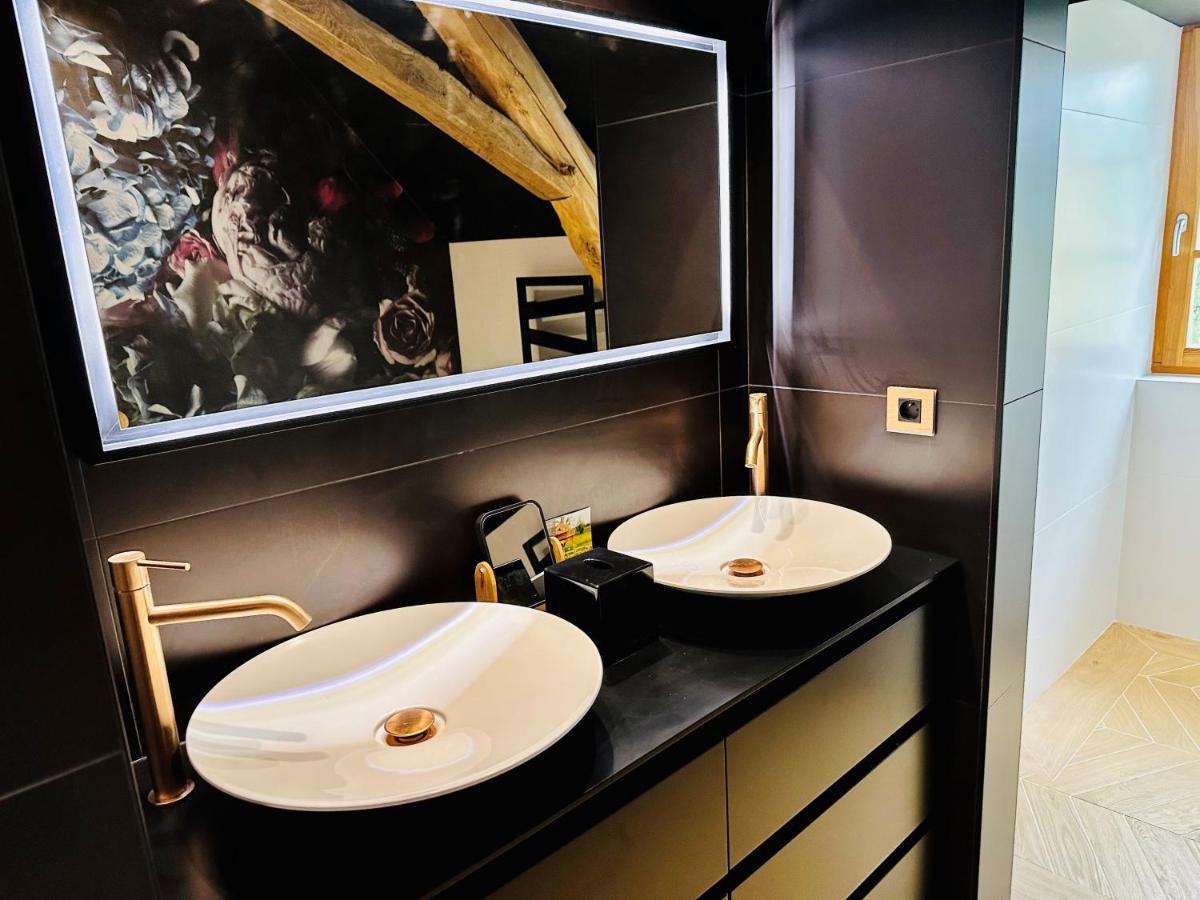 Salle de bains dans l'établissement Domaine de Suzel