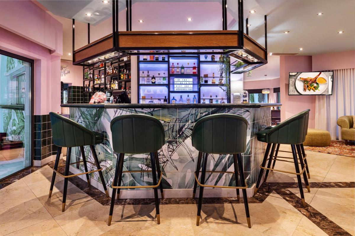 A área de bar ou lounge em The Magnolia Hotel