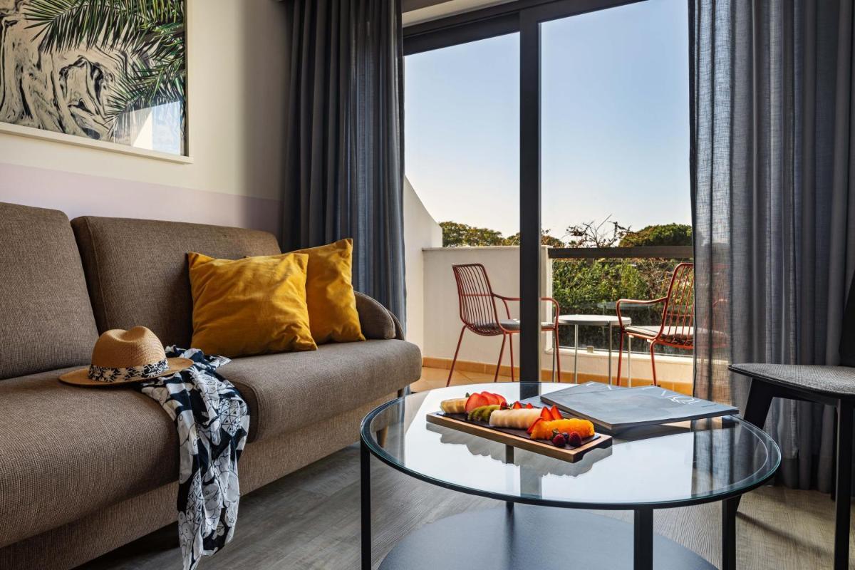 Uma área de estar em The Magnolia Hotel