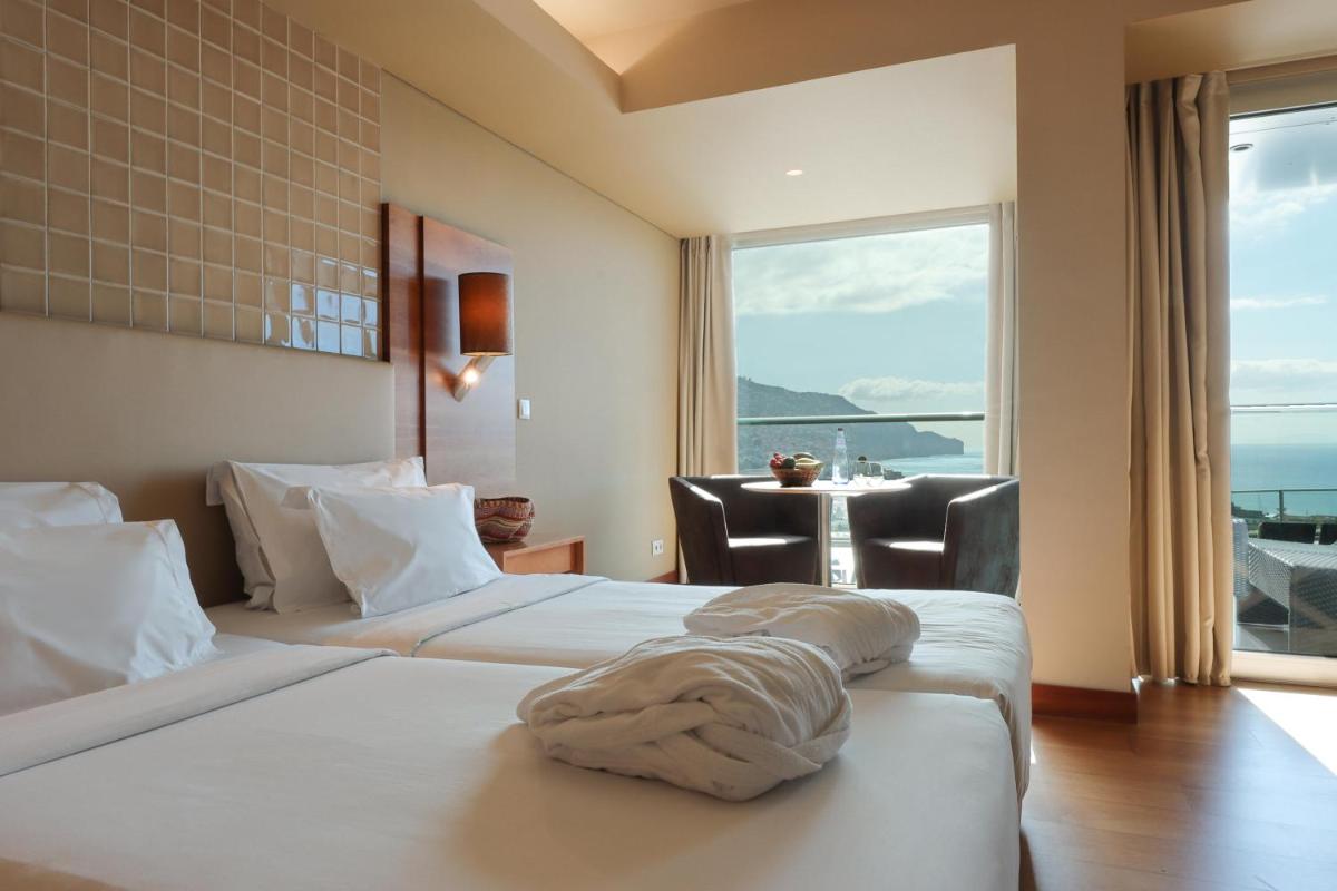 Uma cama ou camas num quarto em The Views Baia - Adults Only