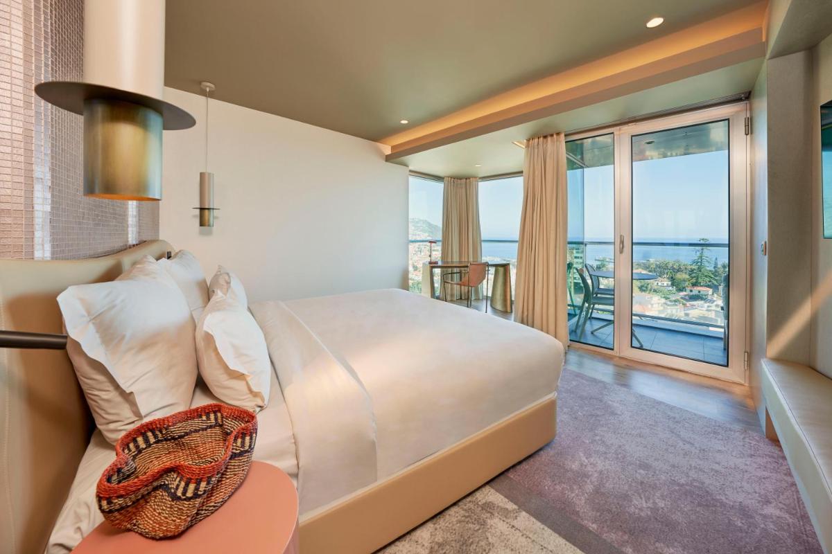 Uma cama ou camas num quarto em The Views Baia - Adults Only