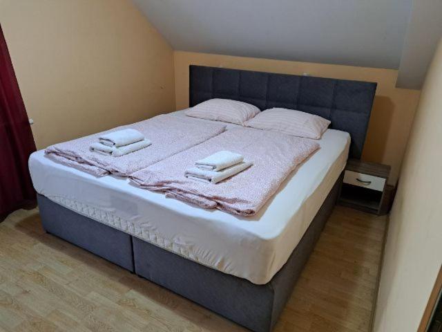 Guest House Pri Treh Lipah - Housity
