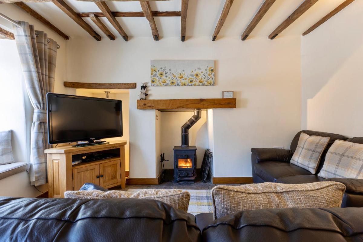 Character Cottage In West Burton, Wensleydale - Housity