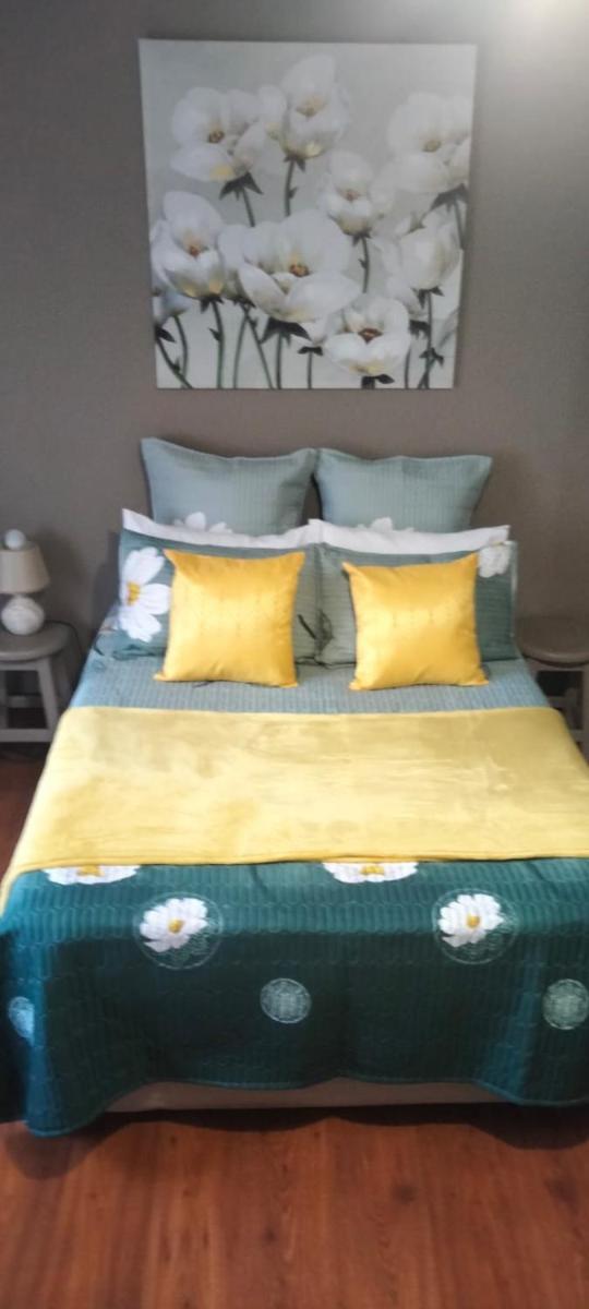 Uit en Tuis Guesthouse - Housity