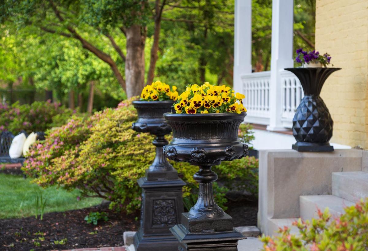 Inn at Woodhaven-In the Heart of the Bourbon Trail-Over 12 Distilleries Nearby - Housity