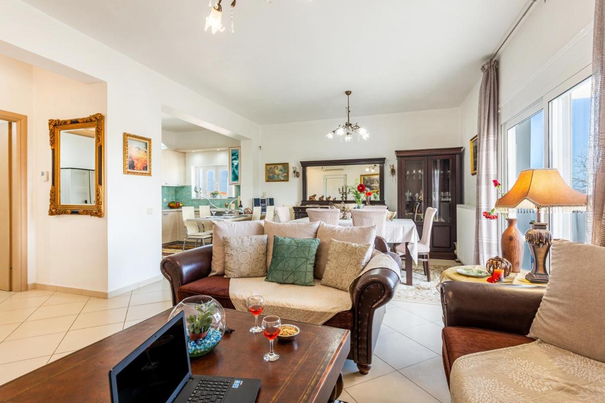 "Fanis" Family House - Housity
