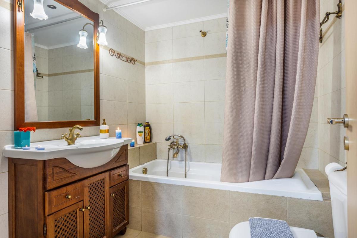 "Fanis" Family House - Housity