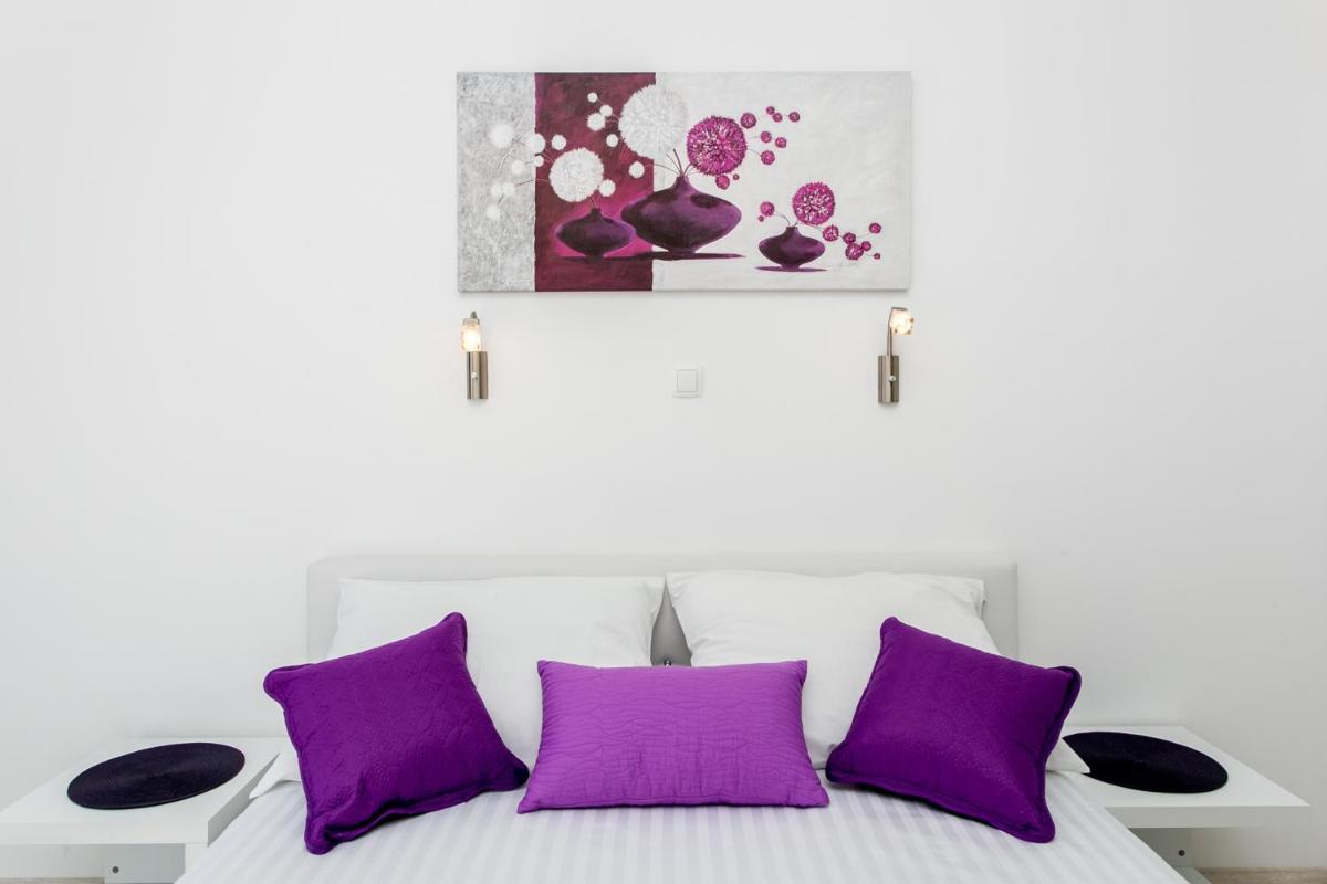 Apartment Purple Magic - Housity