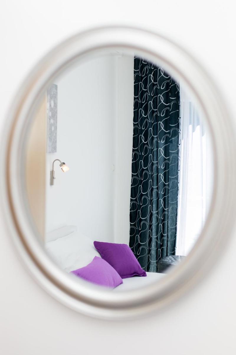 Apartment Purple Magic - Housity