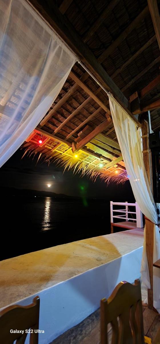 CHUE&LARRY'S BEACHSIDE HOMESTAY - Housity