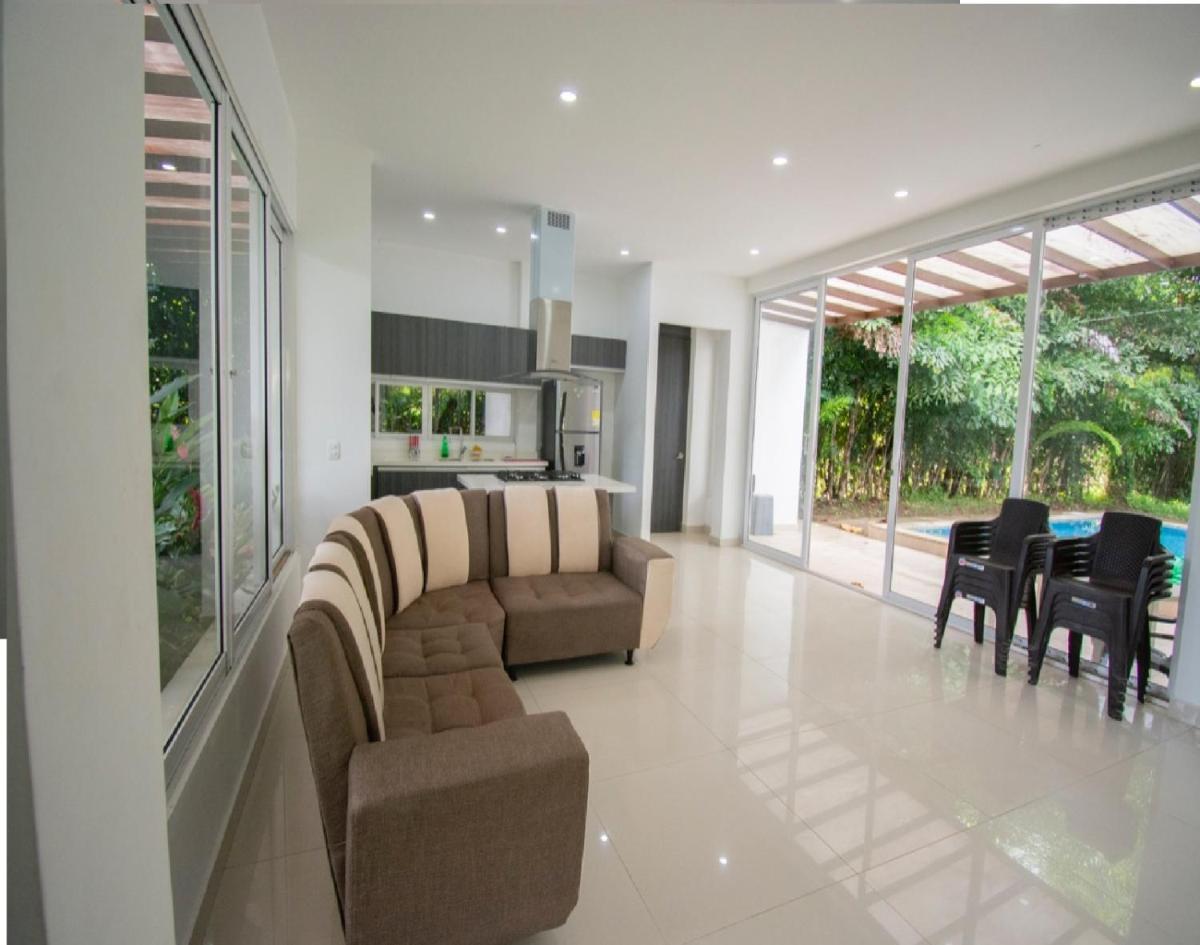 Casa blanca, casa campestre Restrepo - Housity