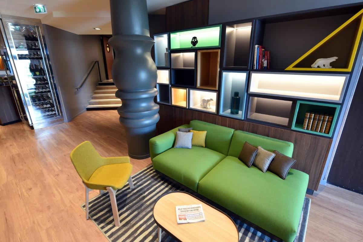 Coin salon dans l'établissement Holiday Inn Dijon Toison D'or by IHG