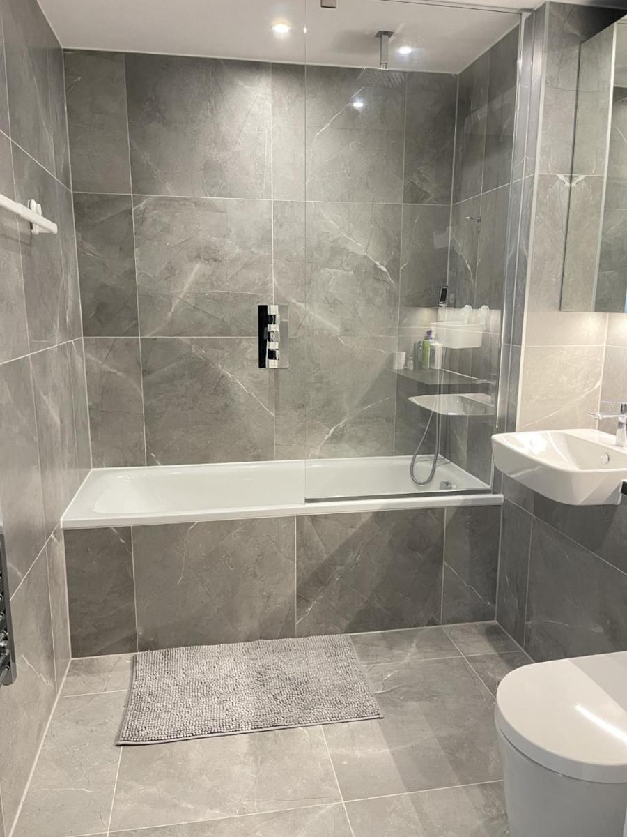 Luxurious Room Near Train Station - Housity