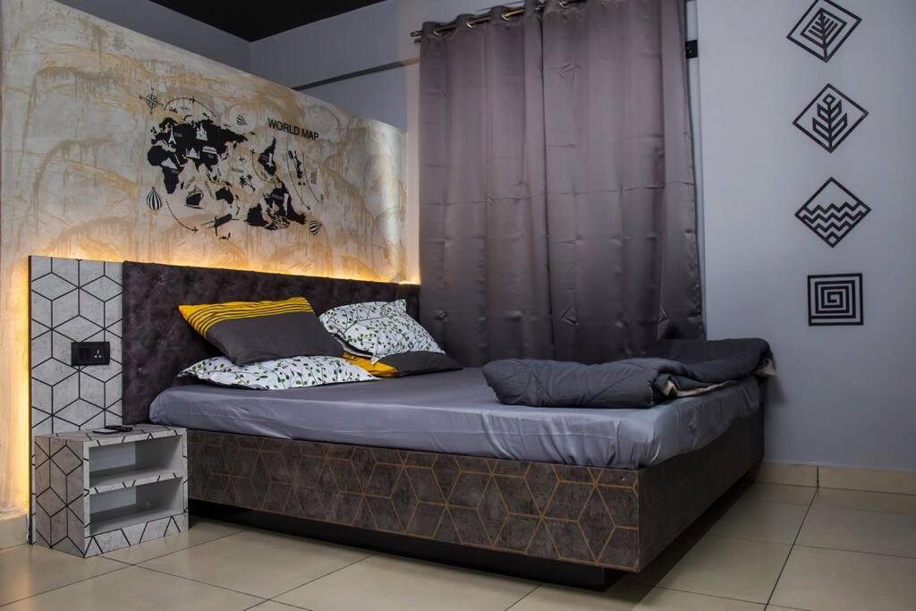 Unique, Private Pent house with Big Balcony. - Housity